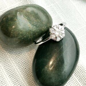 CZ flower ring in Sterling Silver size 6